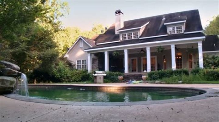 Explore The Little Johnstons House: An Intimate Glimpse